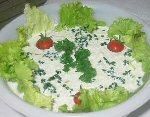 tzatziki este un sos-salata grecesc, foarte racoritor si picant. acest tzatziki este usor de